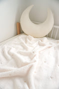 Load image into Gallery viewer, Velboa Blanket | White Daisy
