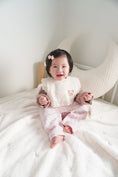 Load image into Gallery viewer, Velboa Blanket | White Daisy
