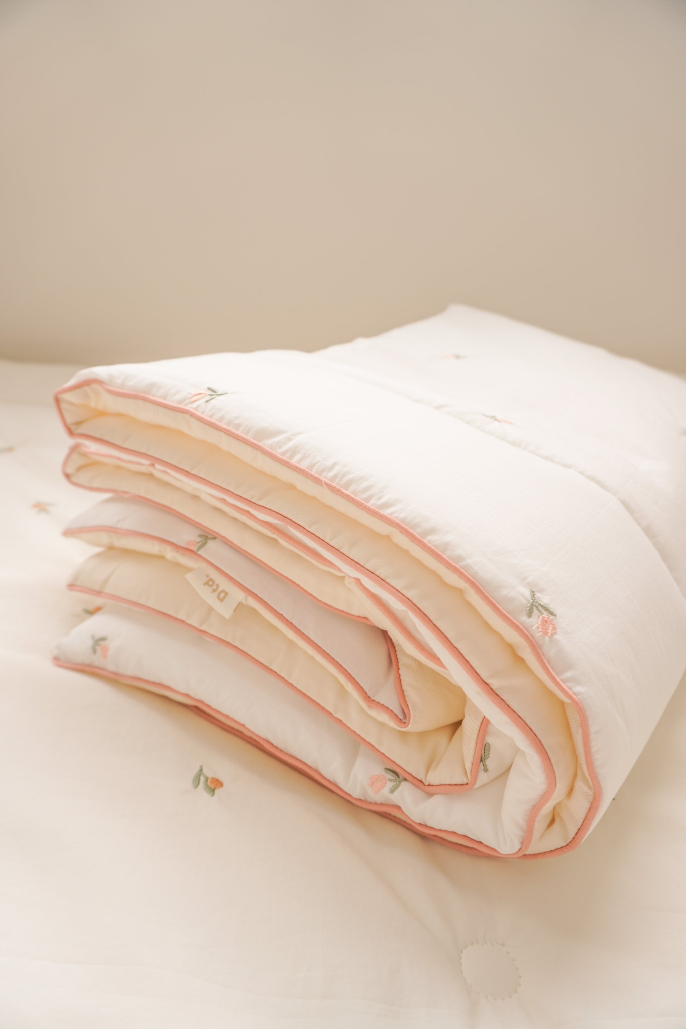 Embroidered Tencel Blanket | Tulip