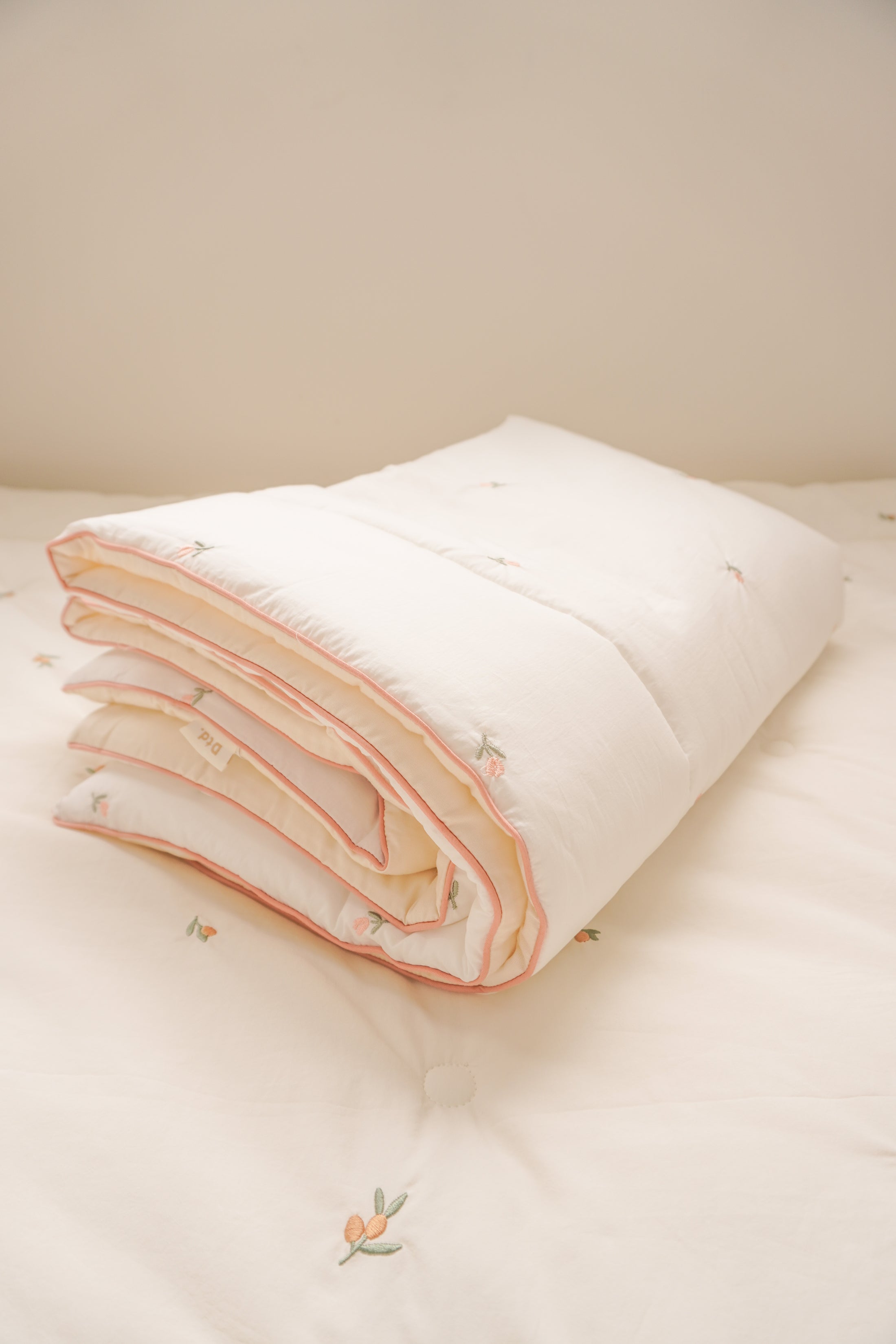Embroidered Tencel Blanket | Tulip