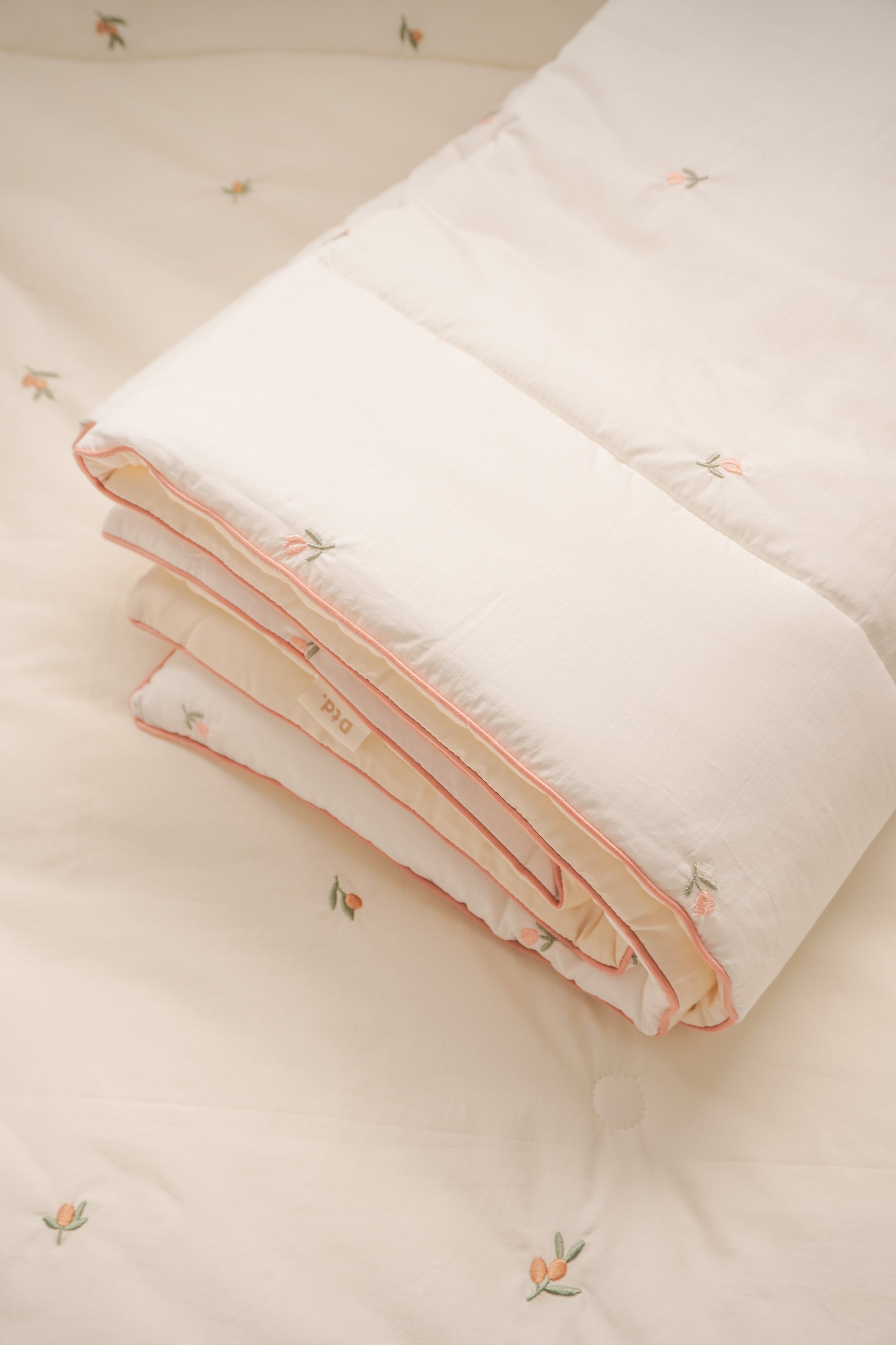 Embroidered Tencel Blanket | Tulip
