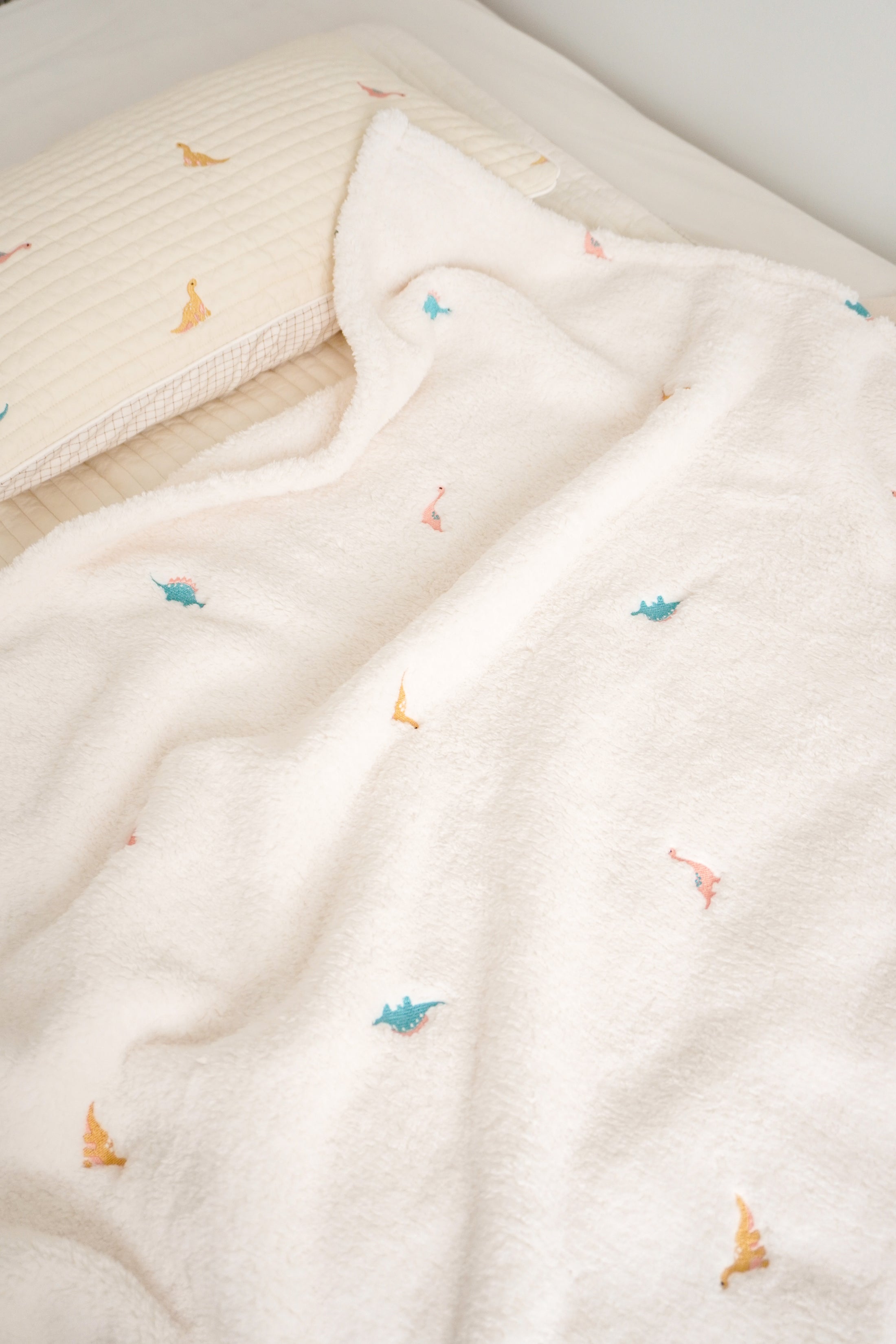Velboa Blanket | Little Dinos
