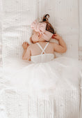 Load image into Gallery viewer, Quilted Nap bed | White Daisy
