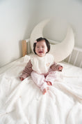 Load image into Gallery viewer, Velboa Blanket | White Daisy
