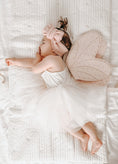 Load image into Gallery viewer, Quilted Nap bed | White Daisy
