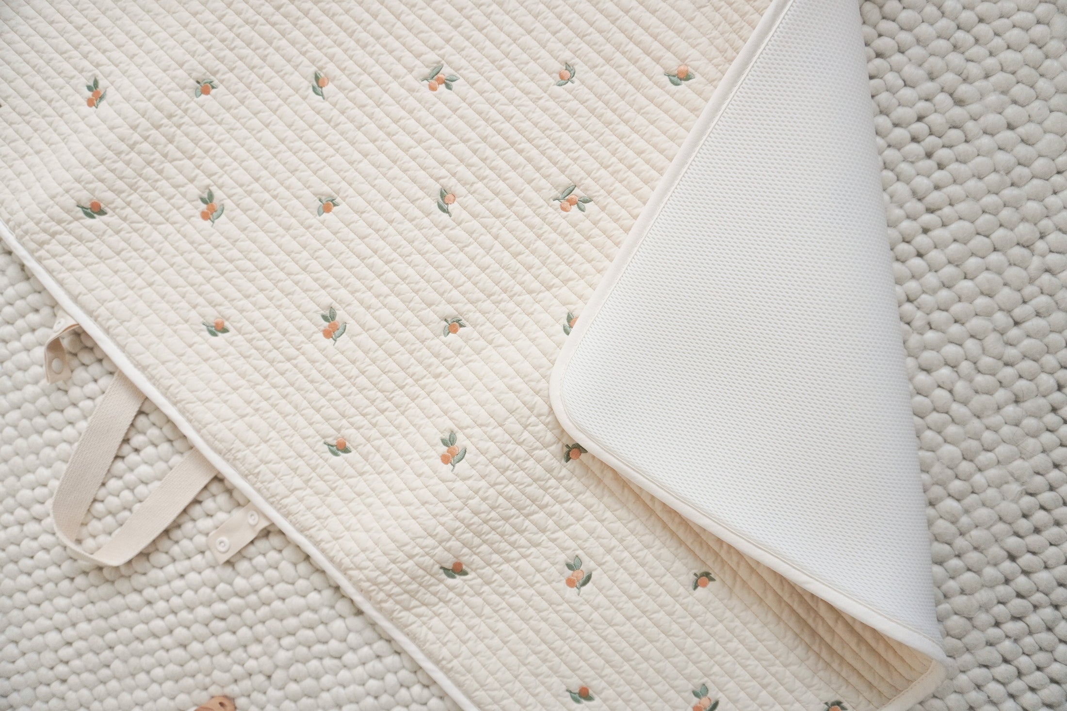 Quilted baby mat | Olive