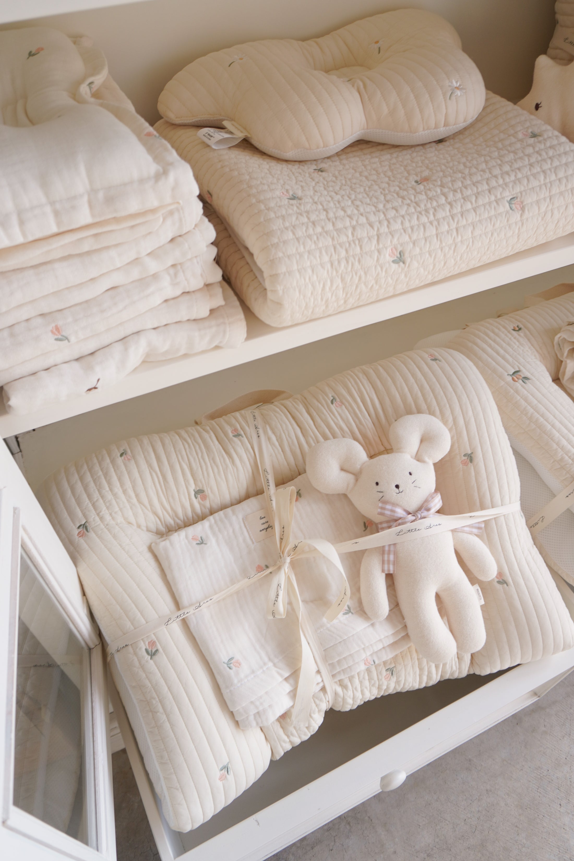 Newborn Gift| Set C- Baby Lounger with Doll & Gauze Blanket