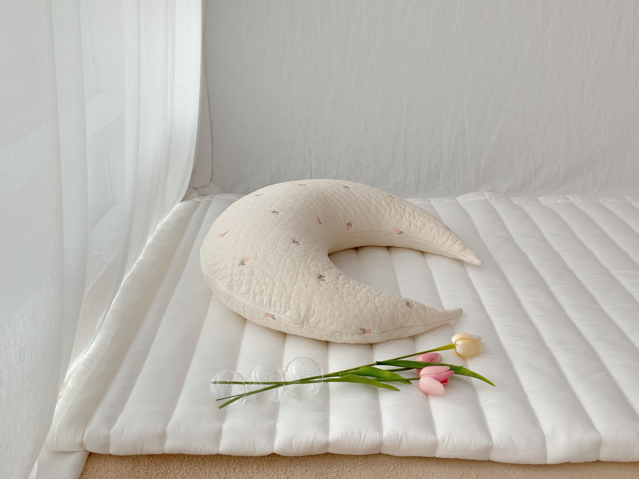 Hypoallergenic Moon Pillow | Tulip