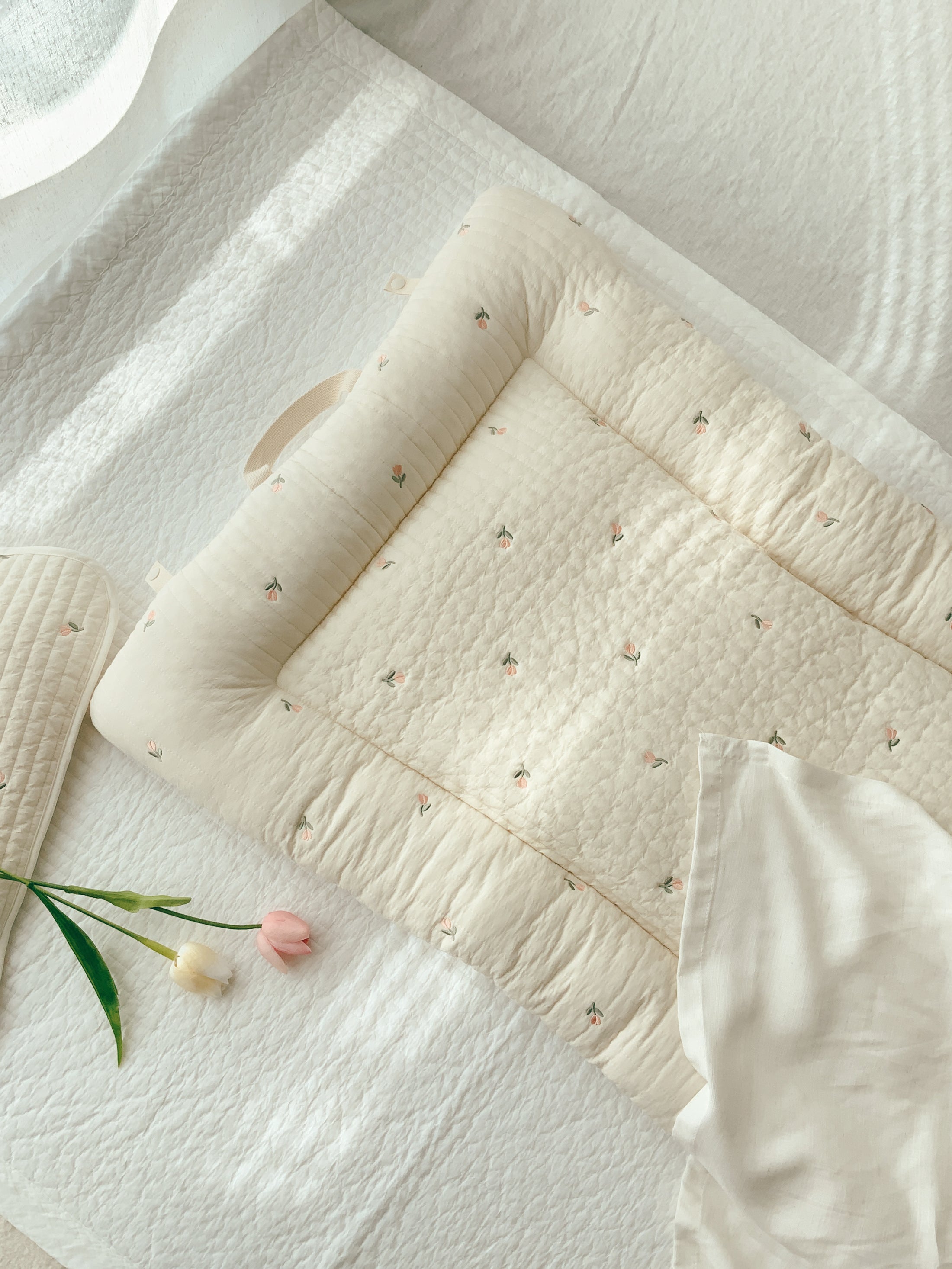 Hypoallergenic Baby Lounger | Tulip