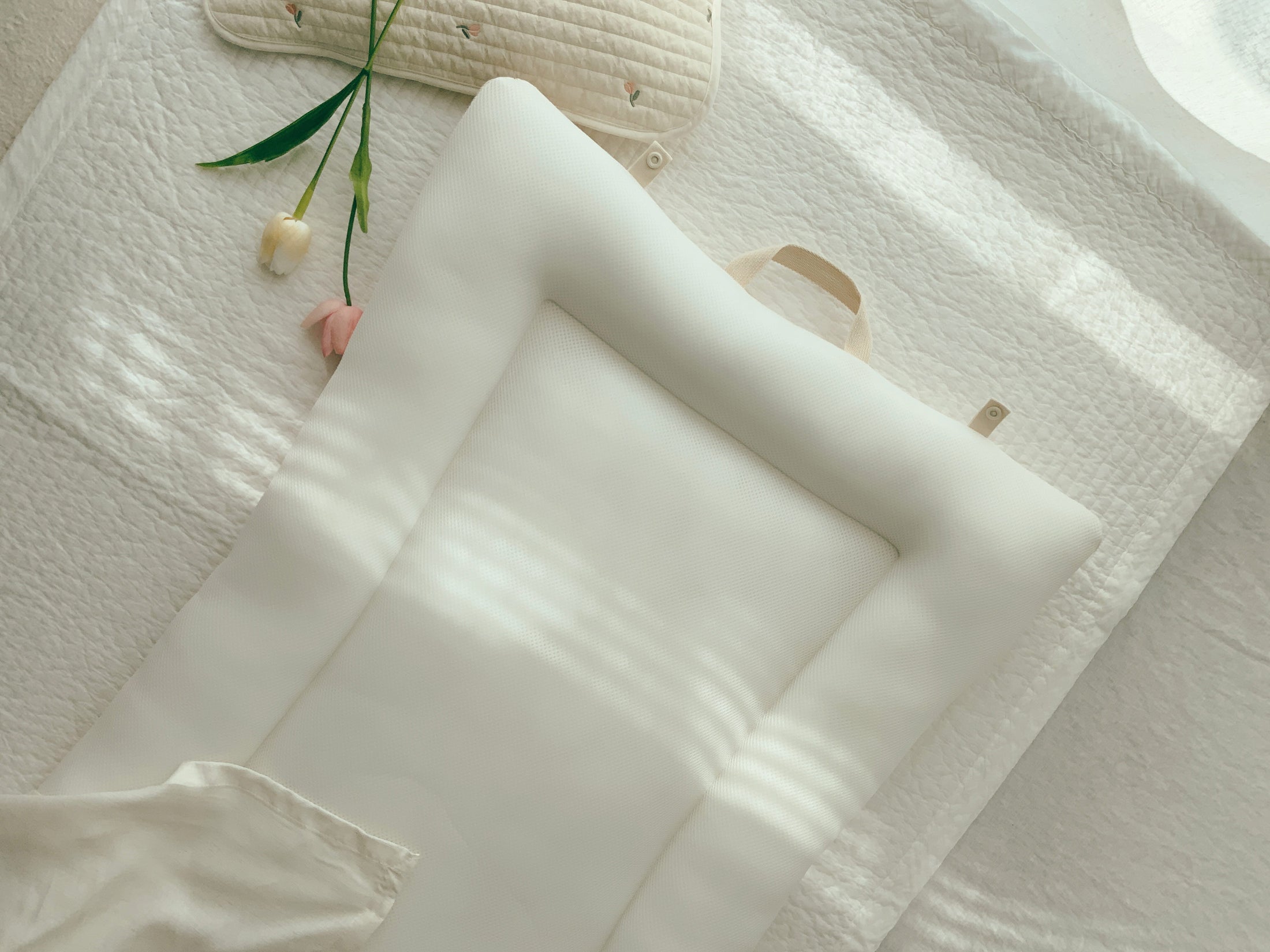 Hypoallergenic Baby Lounger | Tulip