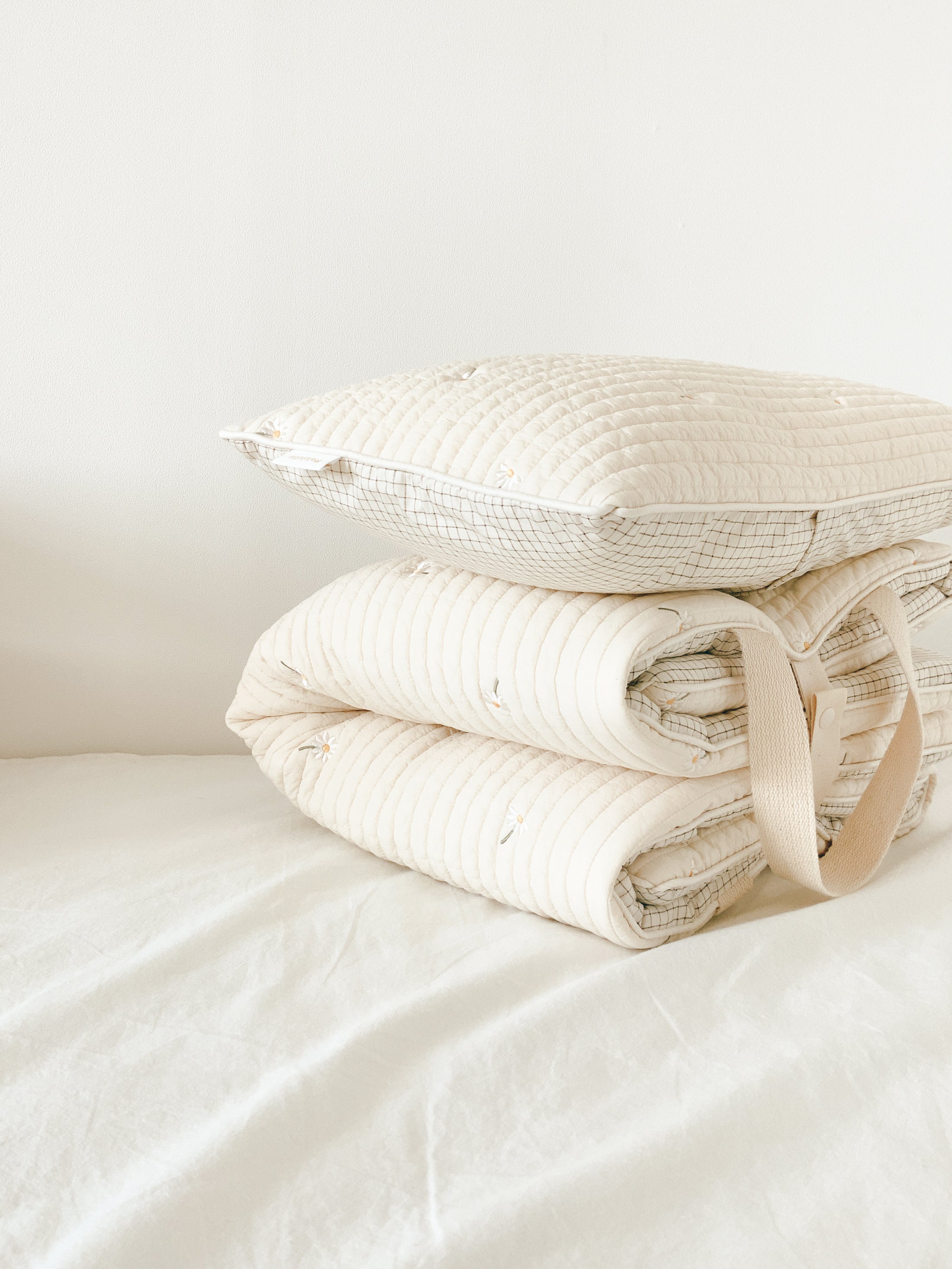 Big Nap Pillow | White Daisy
