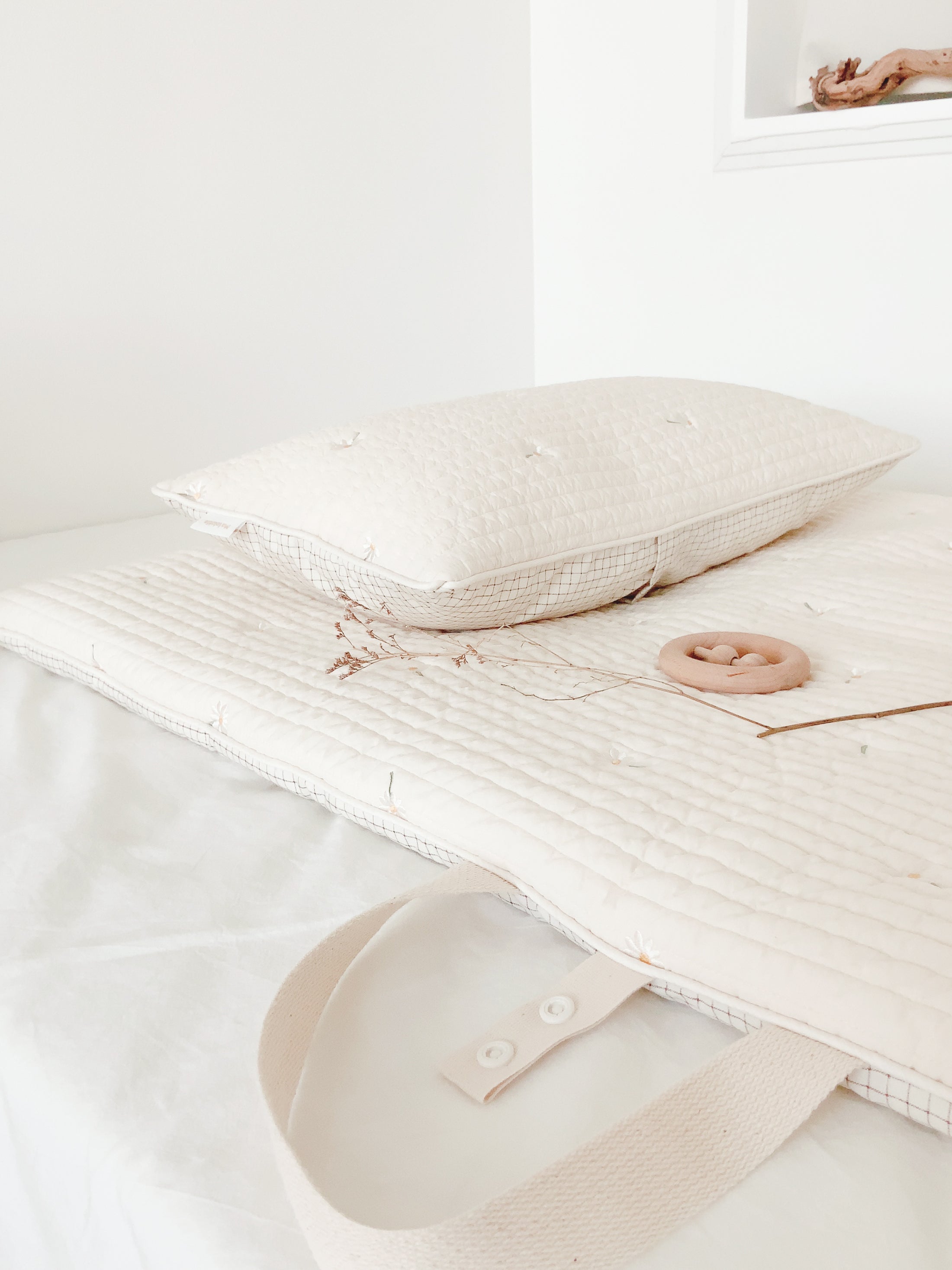 Big Nap Pillow | White Daisy
