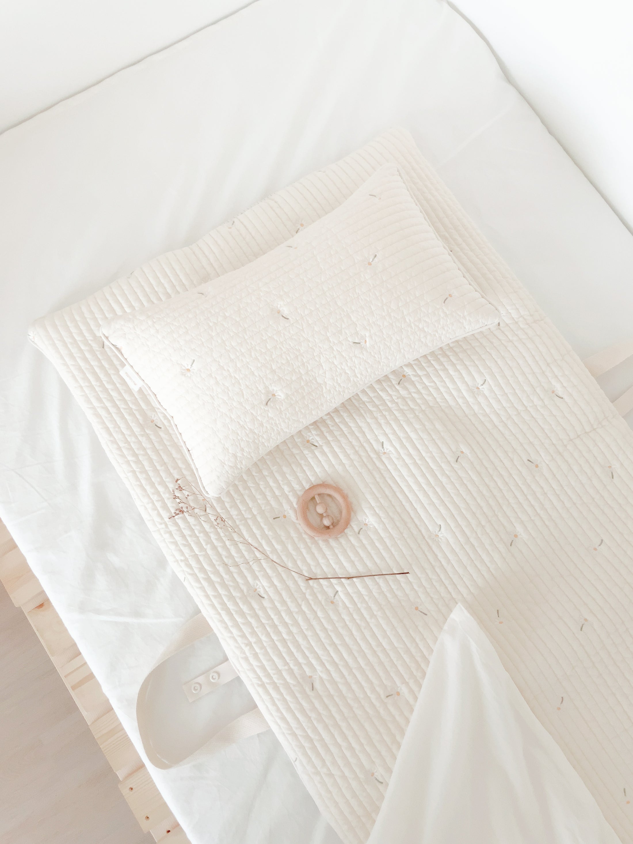 Big Nap Pillow | White Daisy