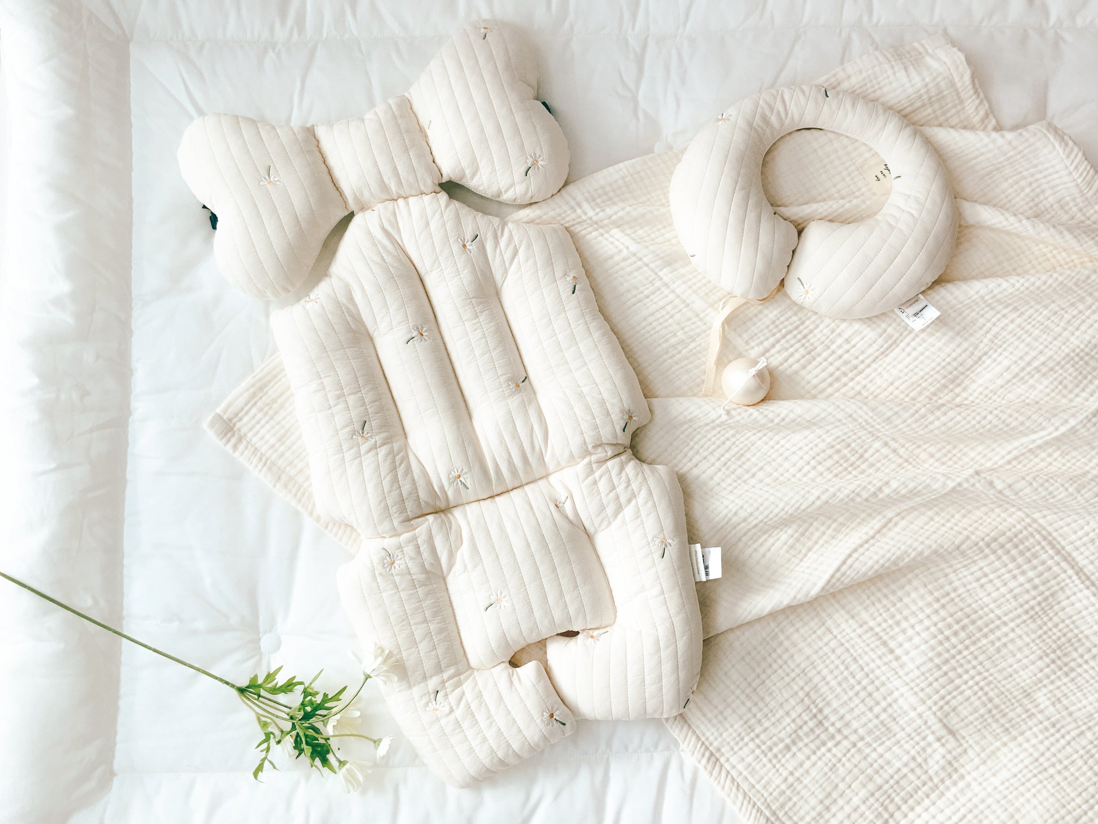 Pram Liner | White Daisy