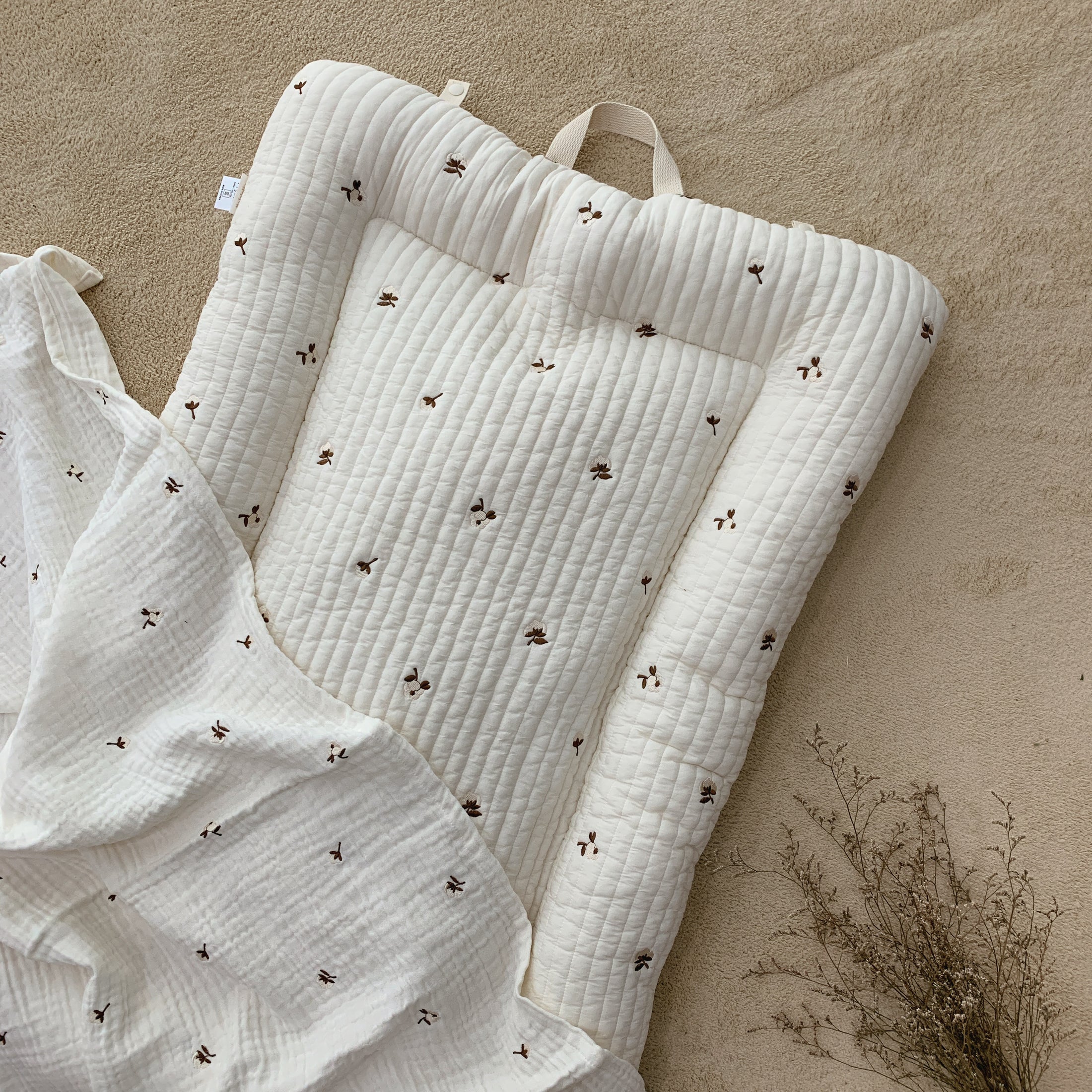 Hypoallergenic Baby Lounger | Cotton Flower