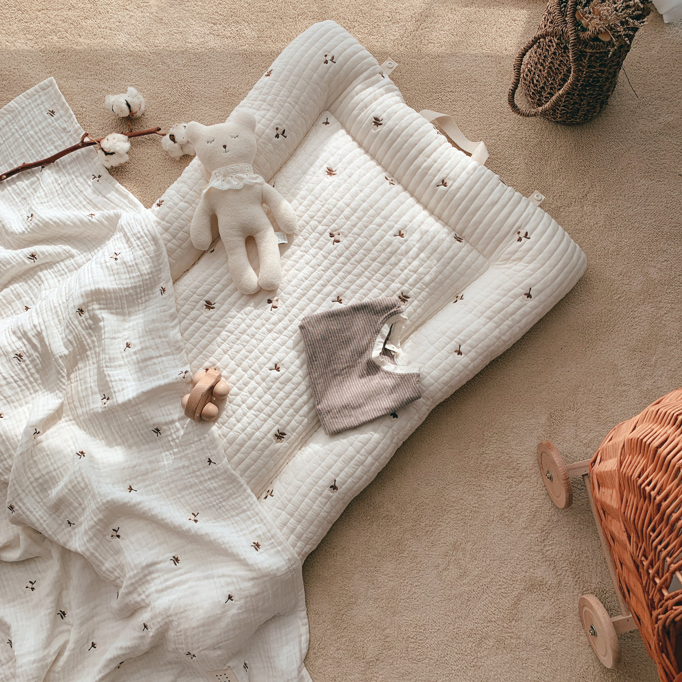 Hypoallergenic Baby Lounger | Cotton Flower