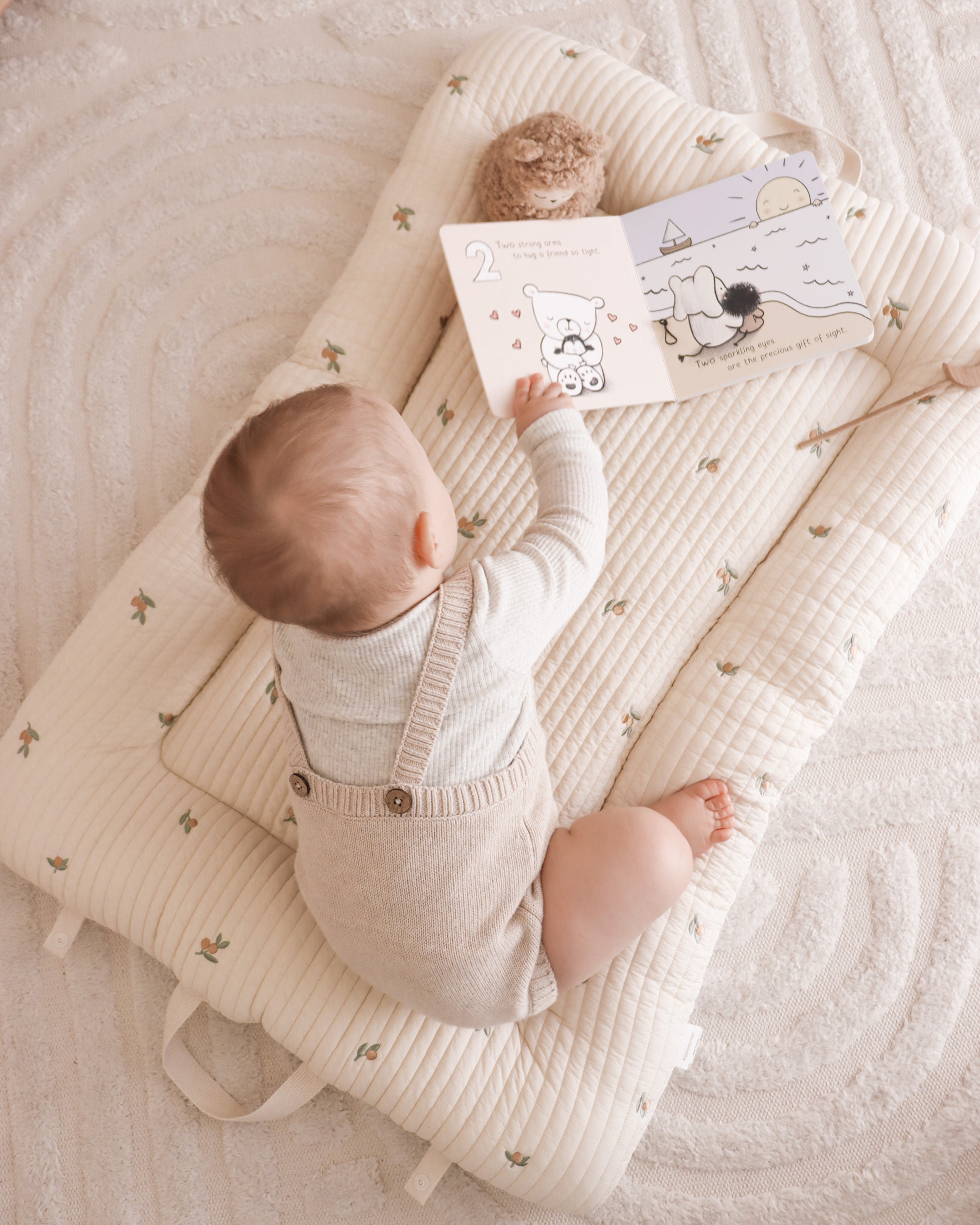 Hypoallergenic Baby Lounger | Olive
